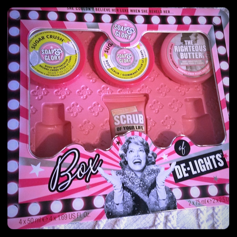 Soap & glory box of de-lights